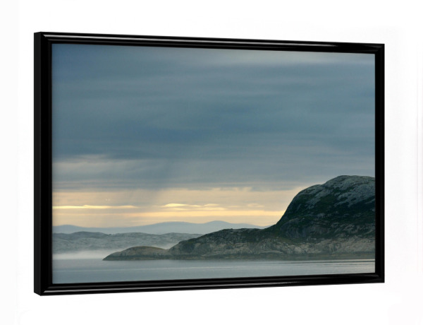 Poster mit schwarzem Rahmen "Rain over rocky coast" artboxONE - Natur,Reise,Reise / Strand und Meer