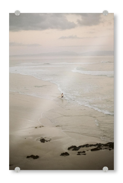 Acrylglasbild "Byron Bay Longboarder Vertical" artboxONE - Natur,Reise,Menschen,Reise / Strand und Meer,Sport