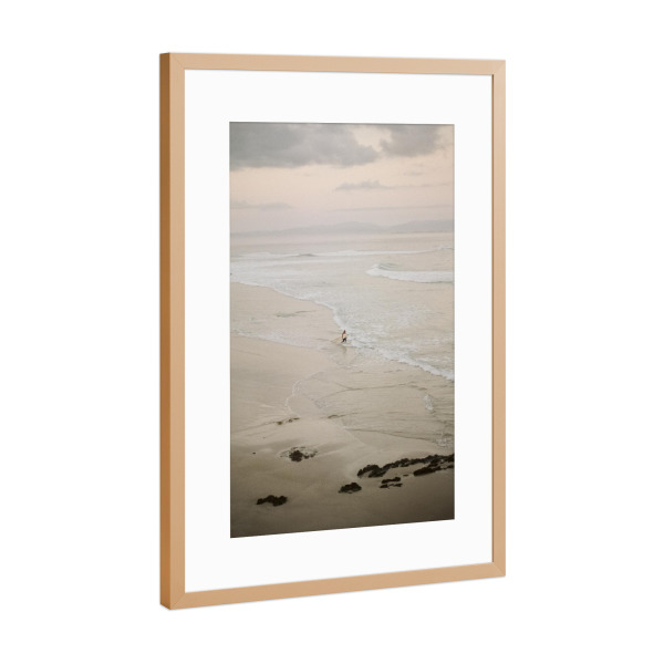 Poster mit Rahmen Kupfer "Byron Bay Longboarder Vertical" artboxONE - Natur,Reise,Menschen,Reise / Strand und Meer,Sport