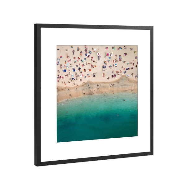 Poster mit Rahmen Schwarz (Metallic) "Red cross" artboxONE - Natur,Reise,Menschen,Reise / Strand und Meer