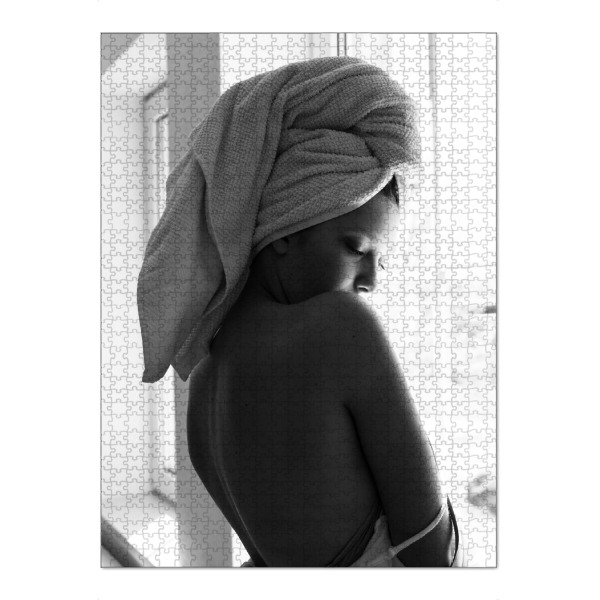 Puzzle Ravensburger "Girl after shower" artboxONE - Menschen,Schwarzweiß