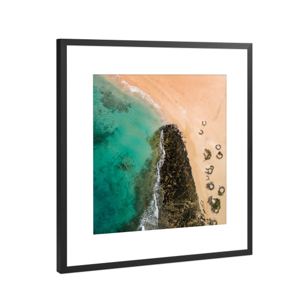 Poster mit Rahmen Schwarz (Metallic) "Atlantic coast from bird flight" artboxONE - Natur,Reise,Reise / Strand und Meer