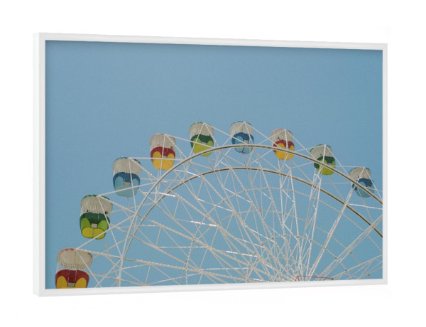 Poster mit weißem Rahmen "Big Colourful Wheel" artboxONE - Städte,Für Kinder,Architektur,Geometrie,Festivals