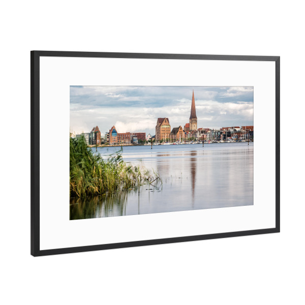 Poster mit Rahmen Schwarz (Metallic) "Blick über die Warnow auf Rostock" artboxONE - Städte,Natur,Reise,Architektur