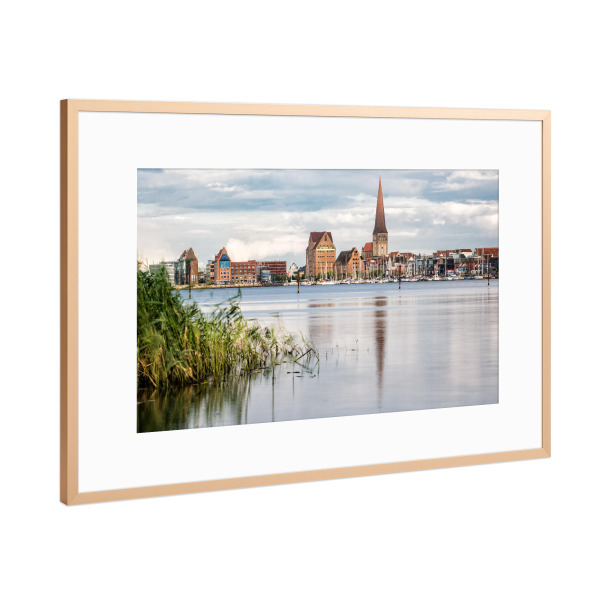 Poster mit Rahmen Kupfer "Blick über die Warnow auf Rostock" artboxONE - Städte,Natur,Reise,Architektur