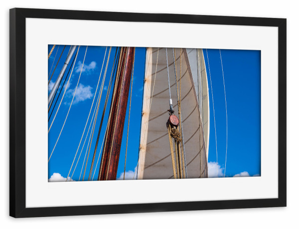 Poster mit Rahmen schwarz "Detail eines Segelschiffes" artboxONE - Reise,Reise / Strand und Meer