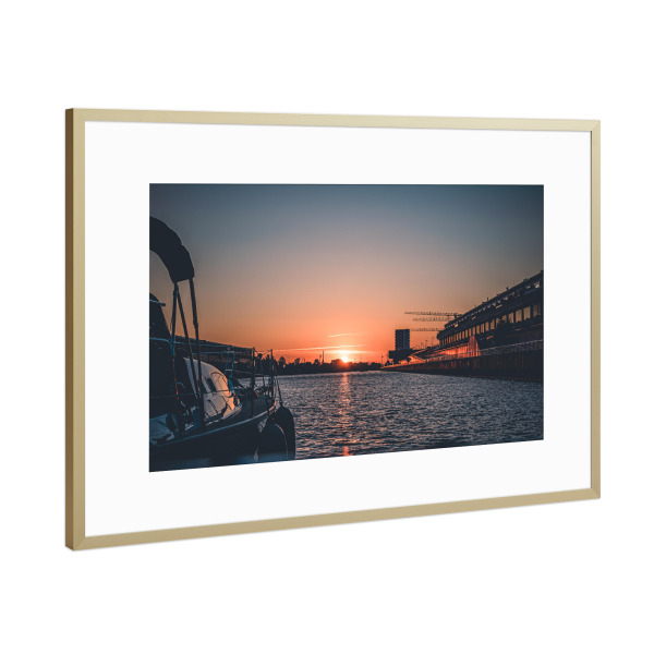 Poster mit Rahmen Gold "Sonnenuntergang im Hafen" artboxONE - Natur,Reise,Reise / Strand und Meer