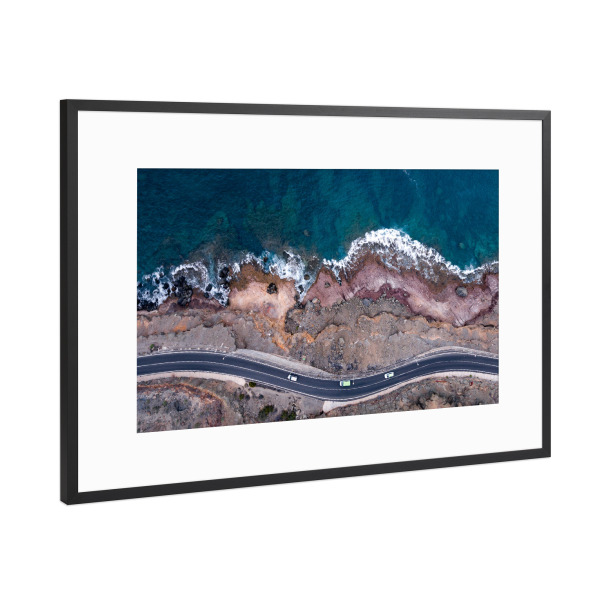 Poster mit Rahmen Schwarz (Metallic) "Coastal road" artboxONE - Natur,Reise,Abstrakt,Reise / Strand und Meer,Automobile