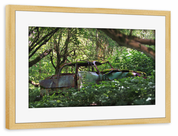 Poster mit Rahmen kiefer "Old Car in the Woods" artboxONE - Natur,Automobile,Buchstaben / A,Buchstaben / L,Buchstaben / U