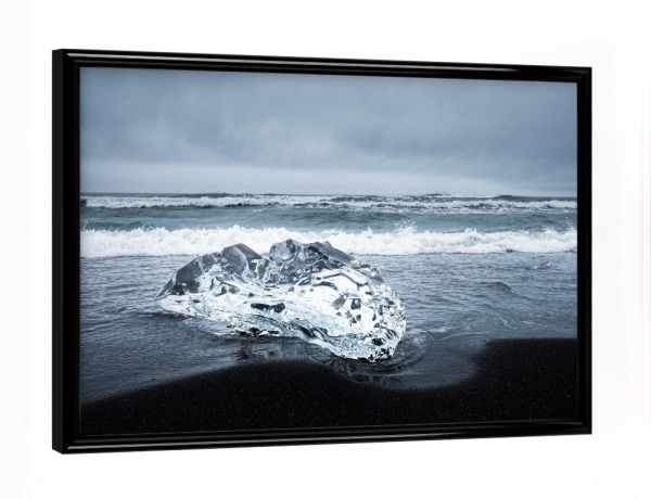 Poster mit schwarzem Rahmen "Eisdiamant am Meer" artboxONE - Natur,Reise,Abstrakt