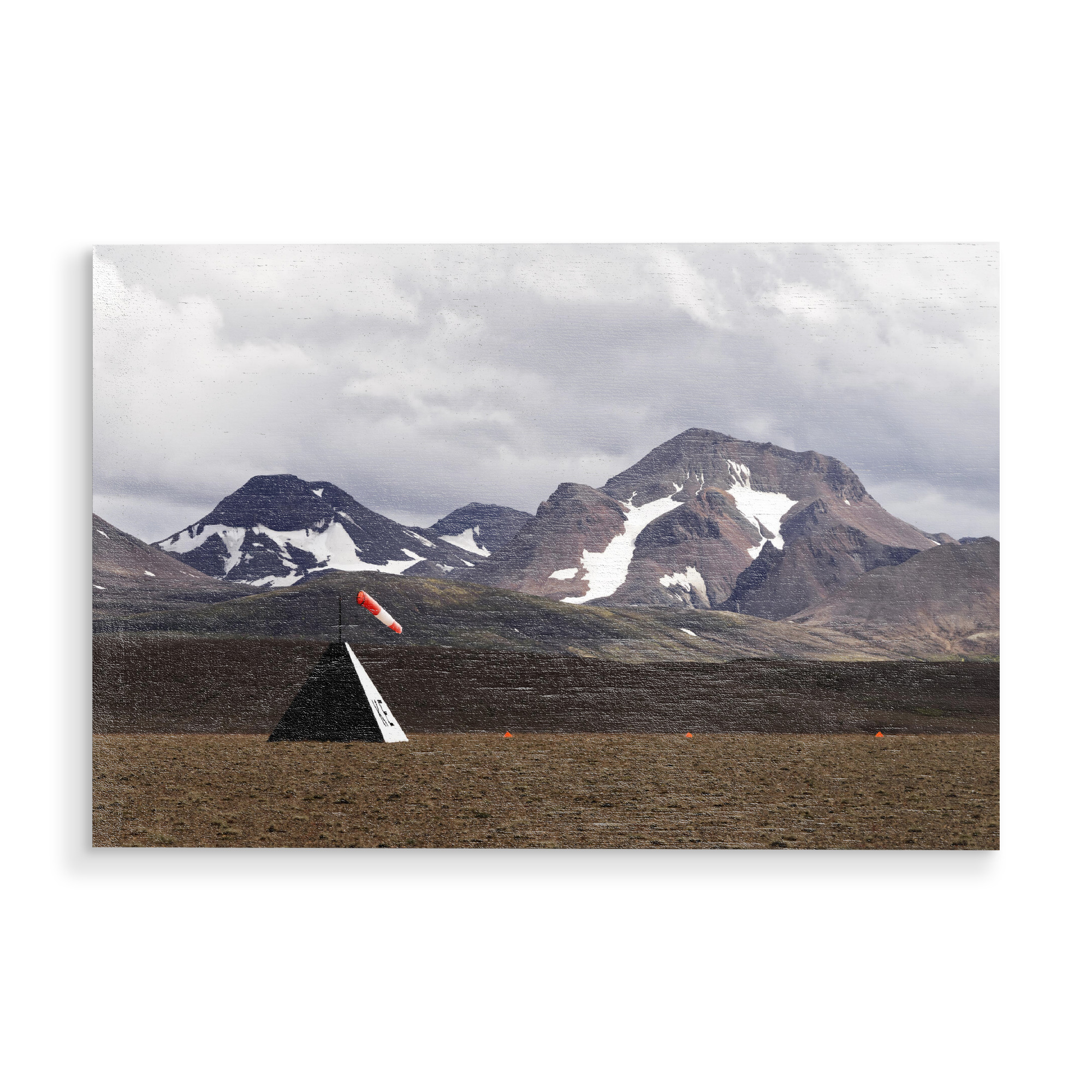 Holzbild "Landebahn vor Bergkette" artboxONE - Natur,Reise,Reise / Länder