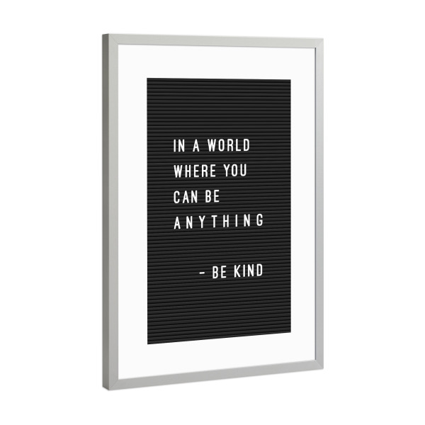 Poster mit Rahmen Silber "Letterboard Be Kind" artboxONE - Typografie,Schwarzweiß,Buchstaben