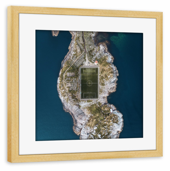 Poster mit Rahmen kiefer "Fußballfeld in Norwegen" artboxONE - Natur,Reise,Reise / Strand und Meer,Reise / Länder,Sport / Fußball