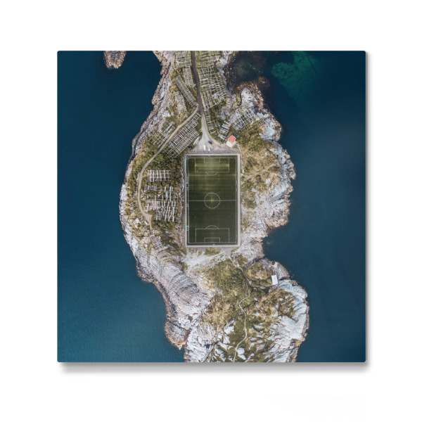 Galerie-Print "Fußballfeld in Norwegen" 30x30 cm artboxONE