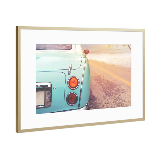 Poster mit Rahmen Gold "Vintage car at the beach" artboxONE - Natur,Reise,Reise / Strand und Meer,Automobile