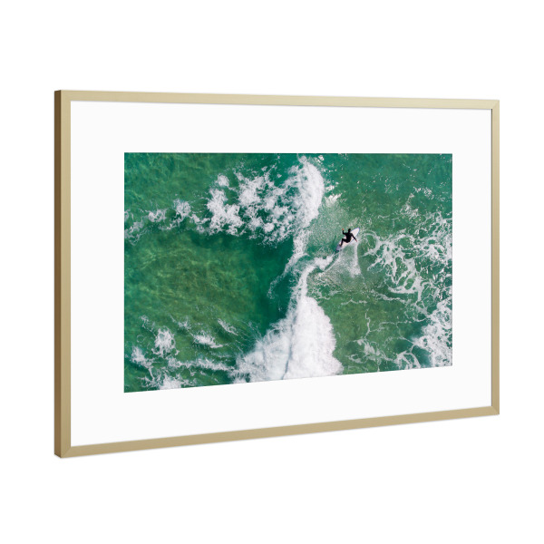 Poster mit Rahmen Gold "Wave of joy" artboxONE - Natur,Reise,Menschen,Reise / Strand und Meer