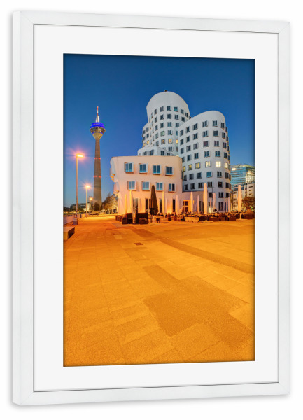 Poster mit Rahmen weiß "Im Medienhafen Düsseldorf" artboxONE - Städte,Reise,Architektur,Städte / Düsseldorf