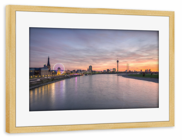 Poster mit Rahmen kiefer "Düsseldorf Skyline I" artboxONE - Städte,Reise,Architektur,Städte / Düsseldorf