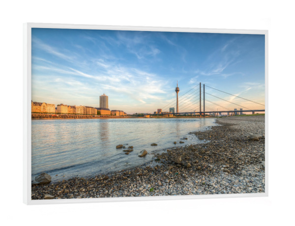 Poster mit weißem Rahmen "Abend in Düsseldorf am Rhein" artboxONE - Städte,Reise,Architektur,Städte / Düsseldorf