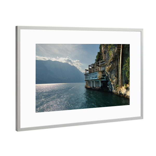 Poster mit Rahmen Silber "Hotel Lake" artboxONE - Natur,Reise,Architektur