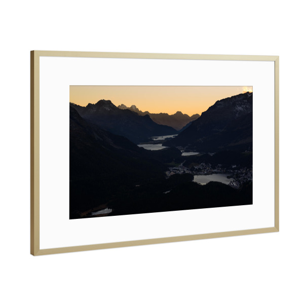 Poster mit Rahmen Gold "Sunset view over Engadin valley" artboxONE - Natur,Reise