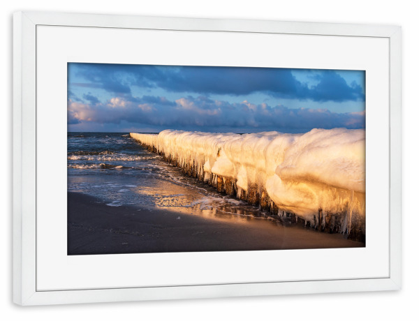 Poster mit Rahmen weiß "Buhne im Winter in Zingst" artboxONE - Natur,Reise,Reise / Strand und Meer