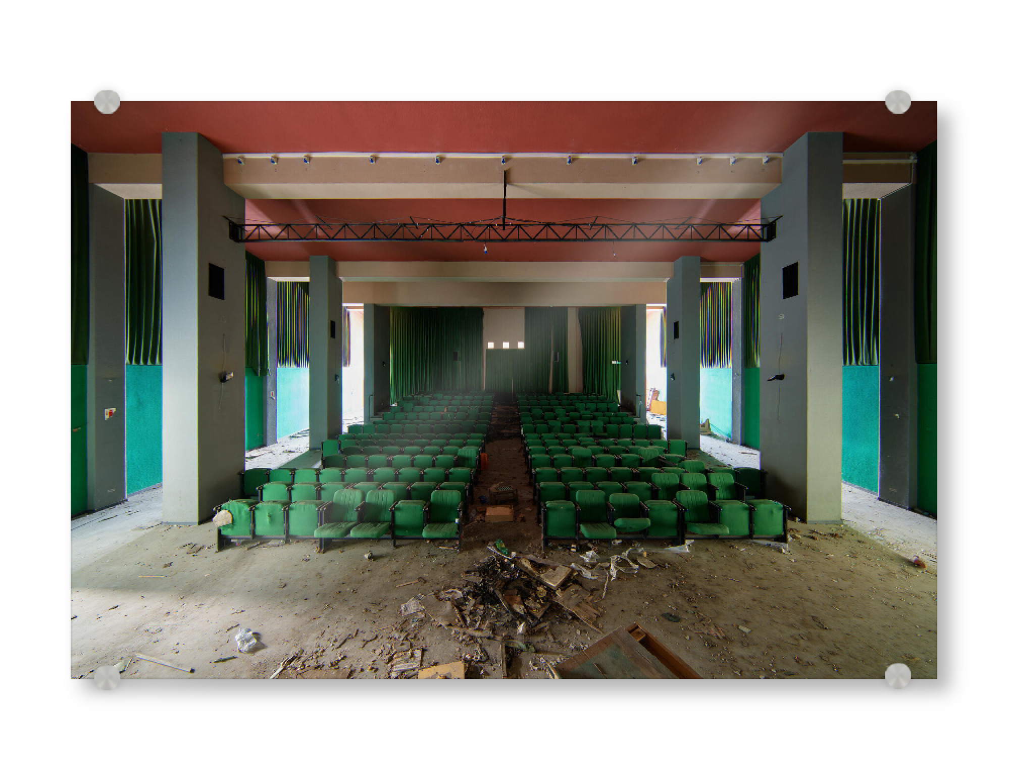 Acrylglasbild "Green Seats" artboxONE - Architektur - Urbex,Abandoned,Decay,Allgäu,Verlassene orte,Lost places,Ue,Kino,Theater,Chairs,Verlassen,Cinema