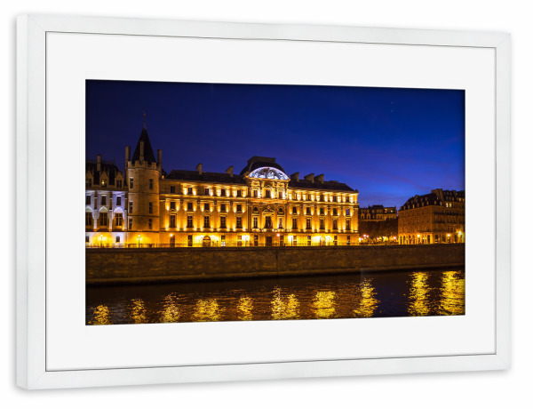 Poster mit Rahmen weiß "Historische Gebäude bei Nacht" artboxONE - Städte,Reise,Architektur,Städte / Paris