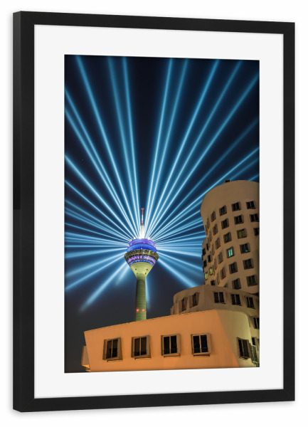 Poster mit Rahmen schwarz "Rheinkomet meets Gehry" artboxONE - Reise,Architektur,Städte / Düsseldorf