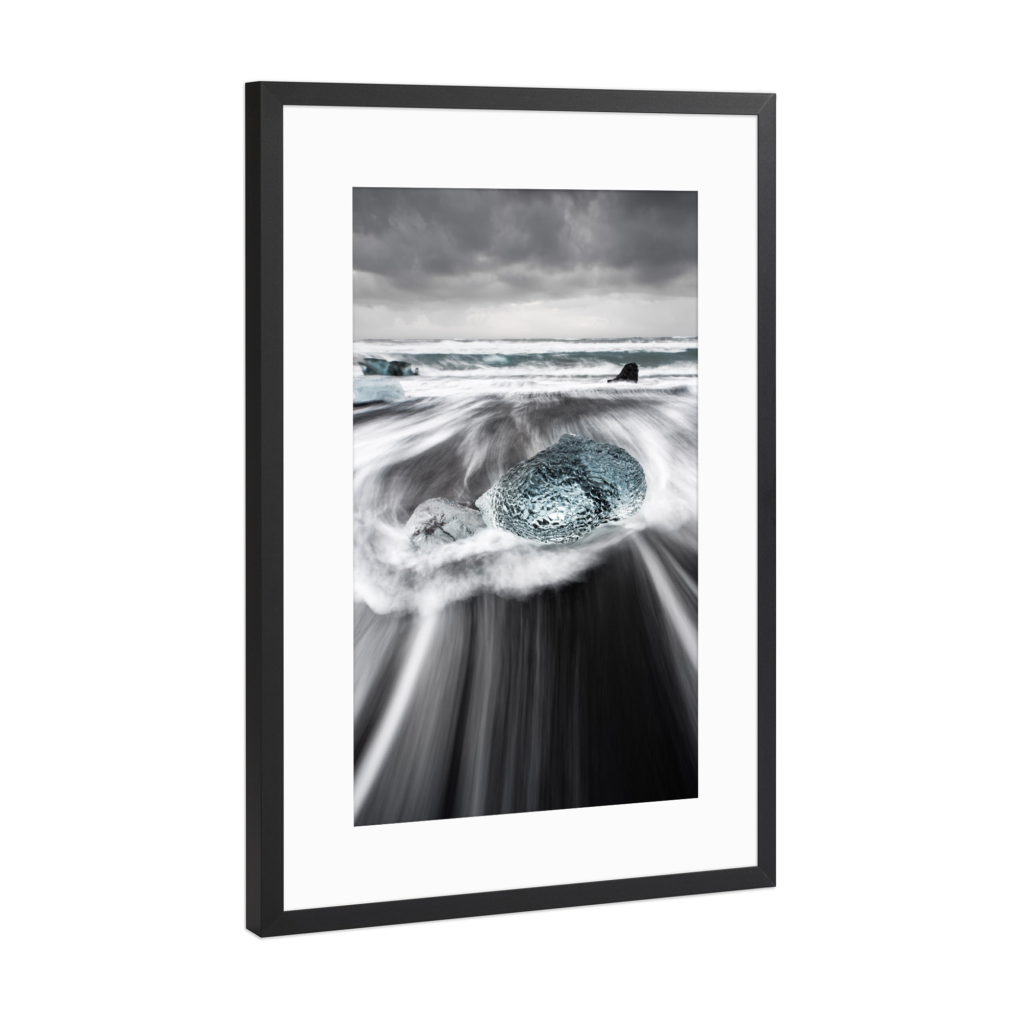 Poster mit Rahmen Schwarz (Metallic) "Eisblock in der Brandung" artboxONE - Natur,Abstrakt,Reise / Strand und Meer