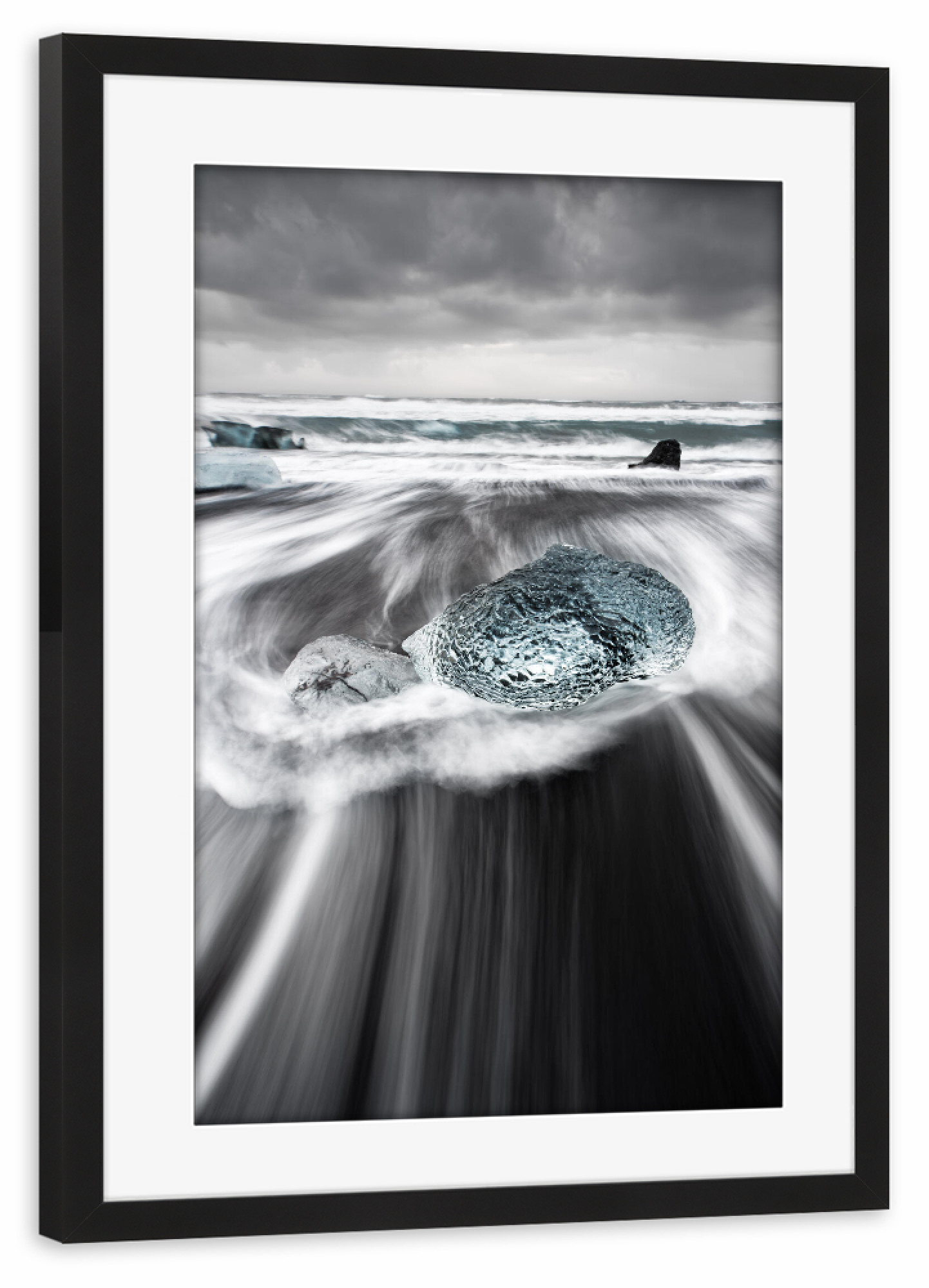 Poster mit Rahmen schwarz "Eisblock in der Brandung" artboxONE - Natur,Abstrakt,Reise / Strand und Meer