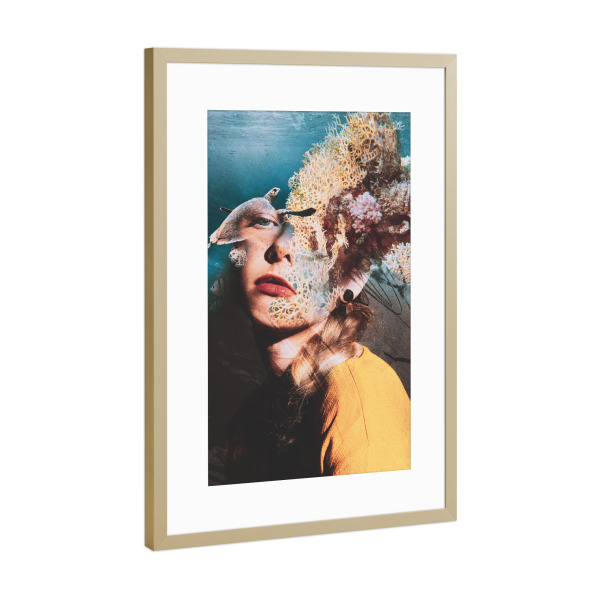 Poster mit Rahmen Gold "Girl and the Marine Life" artboxONE - Natur,Tiere,Menschen