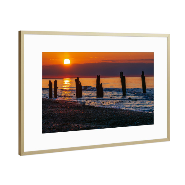 Poster mit Rahmen Gold "Buhnen im Sonnenuntergang" artboxONE - Natur,Reise,Reise / Strand und Meer