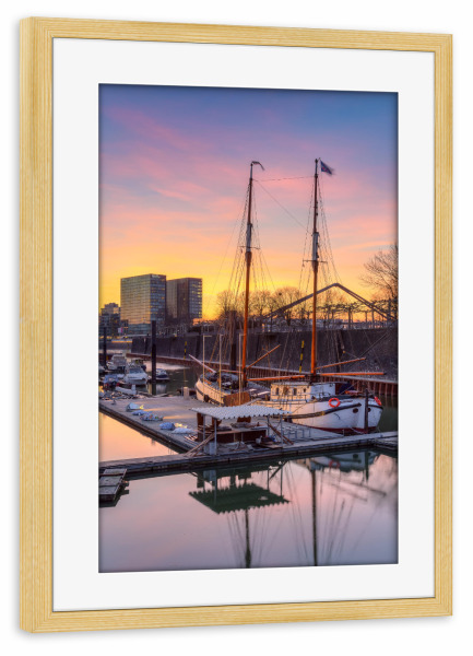 Poster mit Rahmen kiefer "Segelschiff in Düsseldorf" artboxONE - Städte,Reise,Architektur,Städte / Düsseldorf