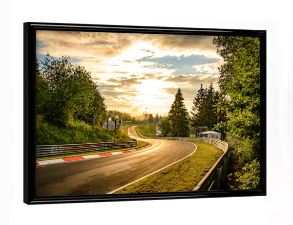 Poster mit schwarzem Rahmen "Sonnenuntergang an der Rennstrecke" artboxONE - Natur,Reise,Sport / Motorsport