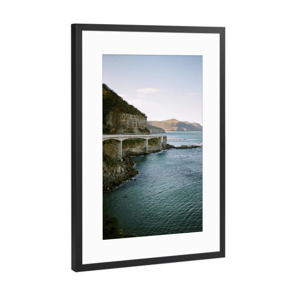 Poster mit Rahmen Schwarz (Metallic) "Sea Cliff Bridge Vertical" artboxONE - Städte,Natur,Reise,Architektur,Reise / Strand und Meer