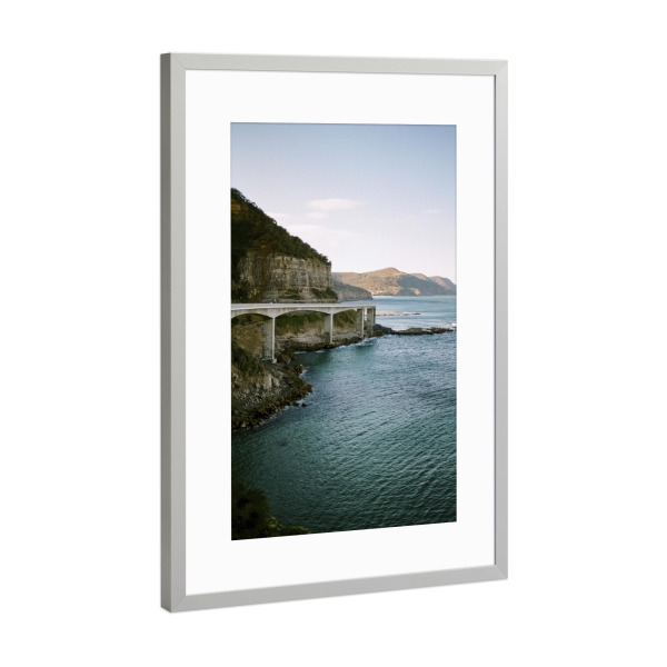Poster mit Rahmen Silber "Sea Cliff Bridge Vertical" artboxONE - Städte,Natur,Reise,Architektur,Reise / Strand und Meer