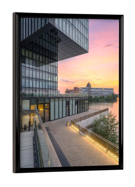 Poster mit schwarzem Rahmen "Abendstimmung im Medienhafen" artboxONE - Städte,Reise,Architektur,Städte / Düsseldorf