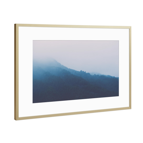 Poster mit Rahmen Gold "Waldhang im Nebel" artboxONE - Natur - Nebel,Dunst,Wald,Mystisch,Natur,Nature,Fog,Foggy