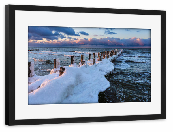 Poster mit Rahmen schwarz "Buhnein Zingst im Winter" artboxONE - Natur,Reise,Reise / Strand und Meer
