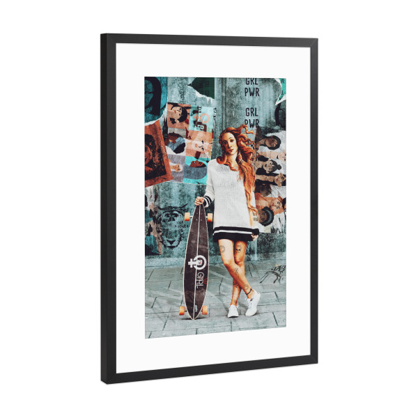 Poster mit Rahmen Schwarz (Metallic) "Venus with longboard in a street" artboxONE - Menschen,Sport