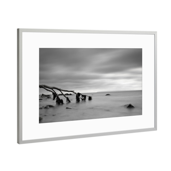 Poster mit Rahmen Silber "Stille am Naturstrand" artboxONE - Natur,Schwarzweiß,Reise / Strand und Meer