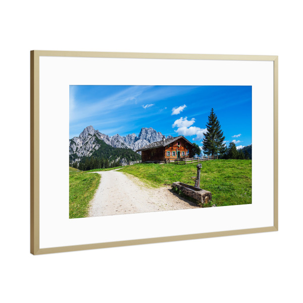 Poster mit Rahmen Gold "Litzlalm mit Hütte in Österreich" artboxONE - Natur,Reise