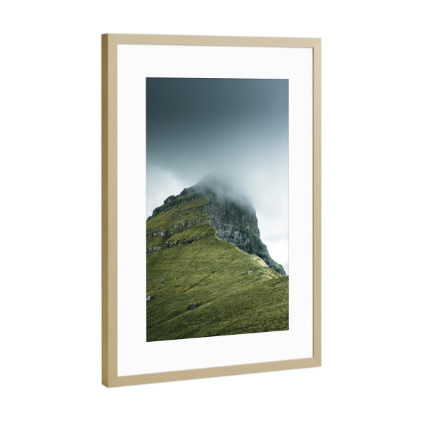 Poster mit Rahmen Gold "Felsmassiv auf den Färöer Inseln" artboxONE - Natur,Reise,Reise / Strand und Meer,Reise / Länder