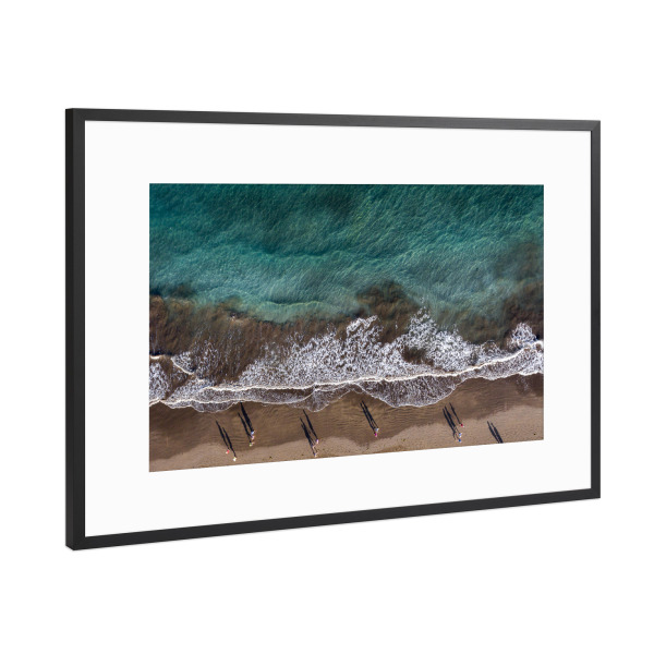 Poster mit Rahmen Schwarz (Metallic) "Ocean walk" artboxONE - Natur,Reise,Menschen,Reise / Strand und Meer