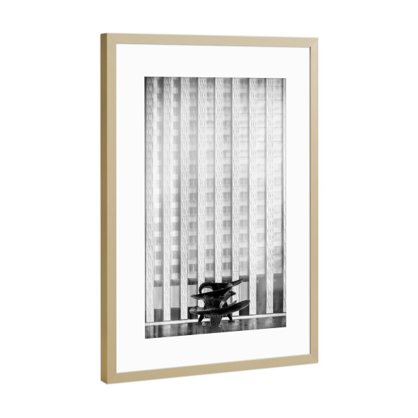 Poster mit Rahmen Gold "Brunnen LaDefense" artboxONE - Städte,Floral,Architektur,Städte / Paris
