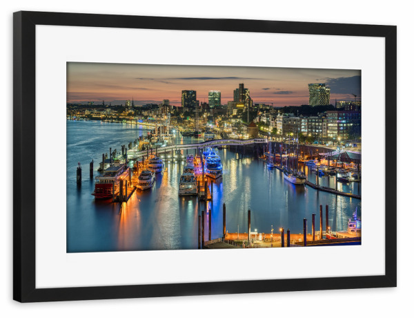 Poster mit Rahmen schwarz "Hamburg bei Nacht" artboxONE - Städte / Hamburg,Reise,Architektur