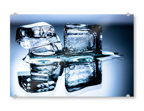 Acrylglasbild "Eiskalt" artboxONE - Natur,Essen & Trinken - Eiswürfel,Eis,Kalt,Eiskalt,Wasser,Getränke,Blau,Water,Ice,Closeup,Nahaufnahme