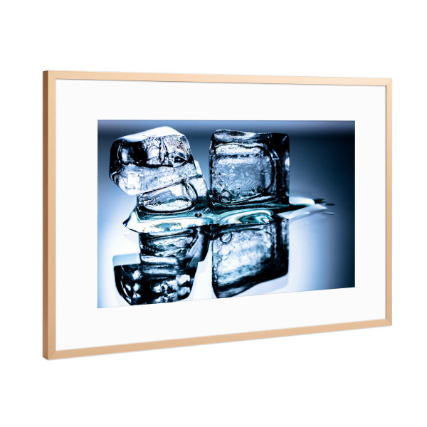 Poster mit Rahmen Kupfer "Eiskalt" artboxONE - Natur,Essen & Trinken - Eiswürfel,Eis,Kalt,Eiskalt,Wasser,Getränke,Blau,Water,Ice,Closeup,Nahaufnahme
