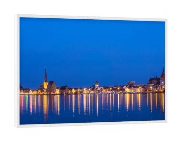 Poster mit weißem Rahmen "Blick auf Rostock am Abend" artboxONE - Natur,Reise,Architektur,Städte / Weitere
